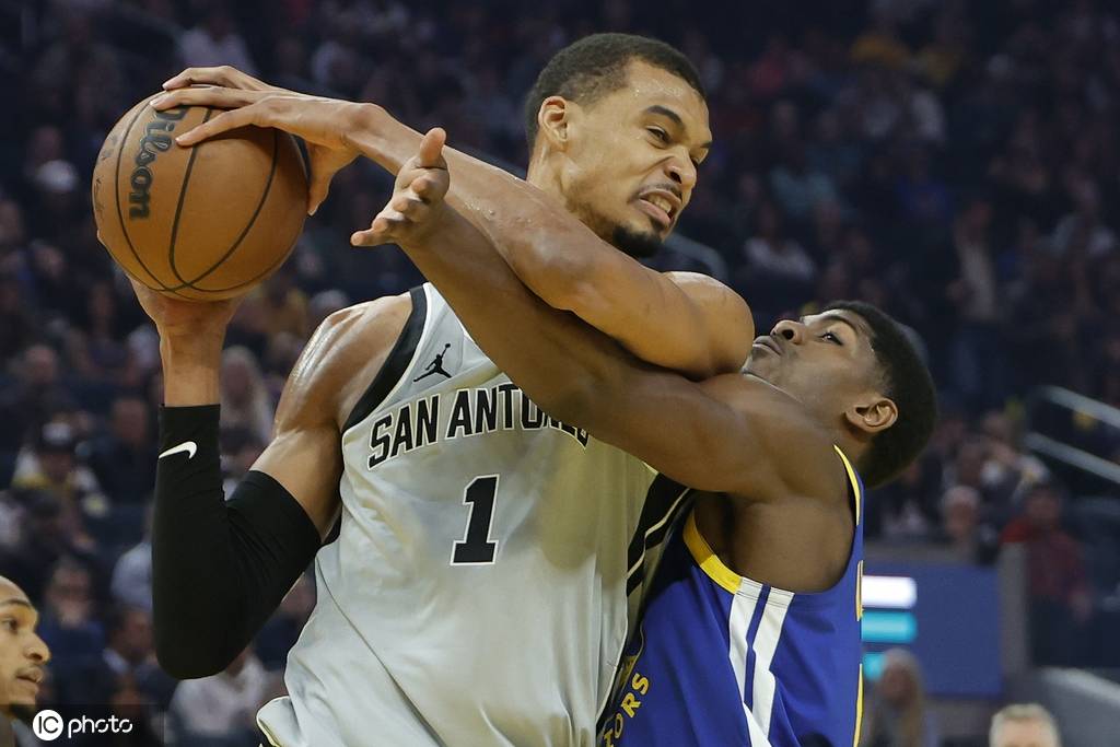 文班亚马41+18+3+3帽 卡斯尔15+11马刺轻取残阵勇士